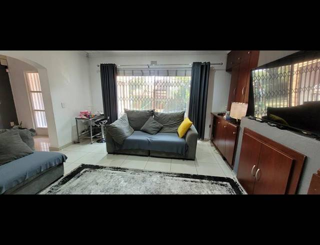 4 BEDROOM HOUSE FOR SALE IN BASSONIA